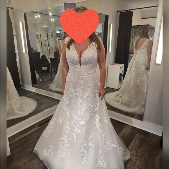 Maggie Sottero Dresses & Skirts - Elegant White Lace Wedding Dress